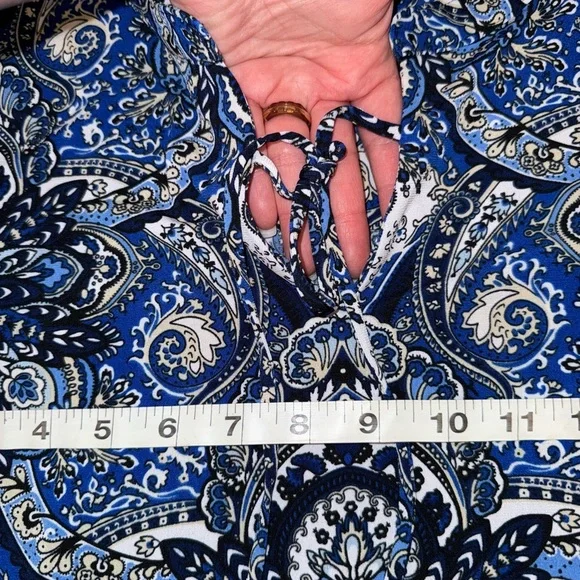 2 x 20$ White House Black Market Blue and Black Ornate Blouse Size M - Picture 6 of 7